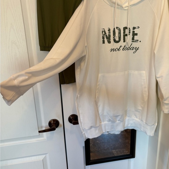 SHEIN Olive Green Pants - Picture 2 of 4